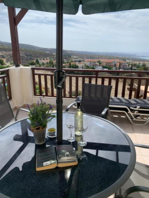 Spacious 1 bed Penthouse, free WIFI, UK TV and AC
